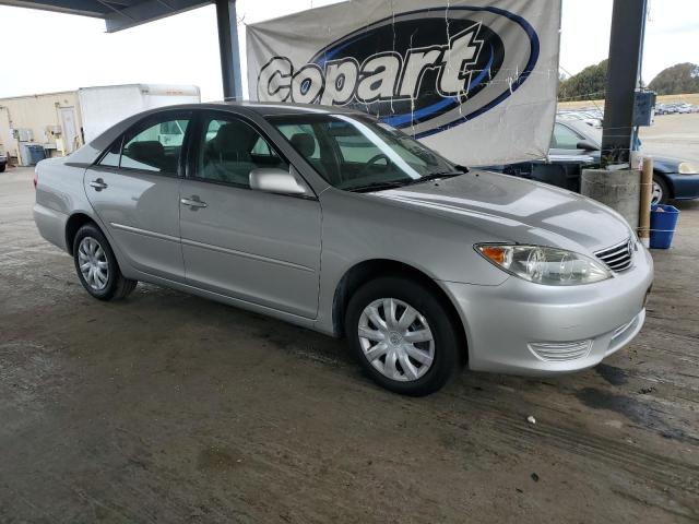 4T1BE32K25U073859 - 2005 TOYOTA CAMRY LE SILVER photo 4