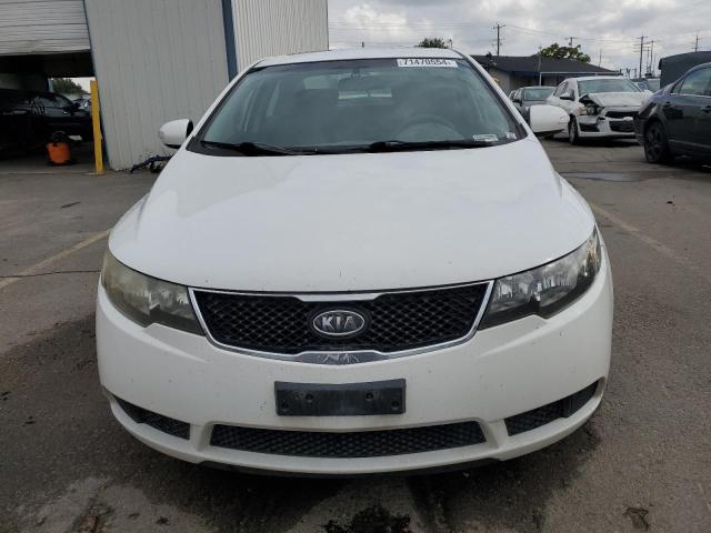 KNAFU4A21A5270748 - 2010 KIA FORTE EX WHITE photo 5