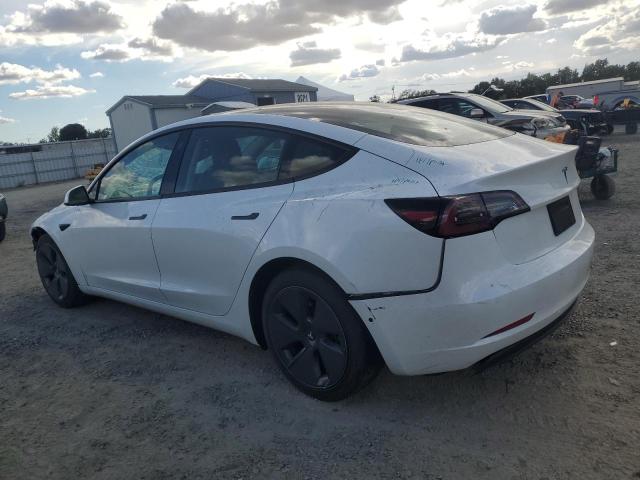 5YJ3E1EA5NF358757 - 2022 TESLA MODEL 3 WHITE photo 2