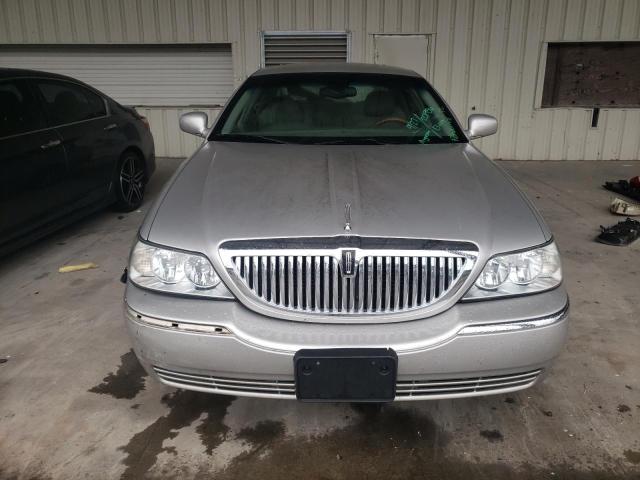 1LNHM83W84Y651479 - 2004 LINCOLN TOWN CAR ULTIMATE CREAM photo 5