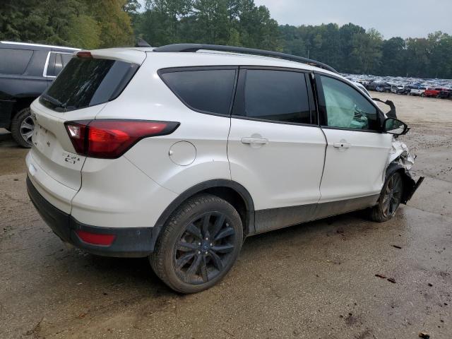 1FMCU9J97KUB17150 - 2019 FORD ESCAPE TITANIUM WHITE photo 3