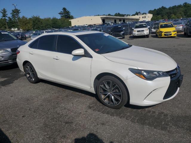 4T1BK1FKXFU561482 - 2015 TOYOTA CAMRY XSE WHITE photo 4