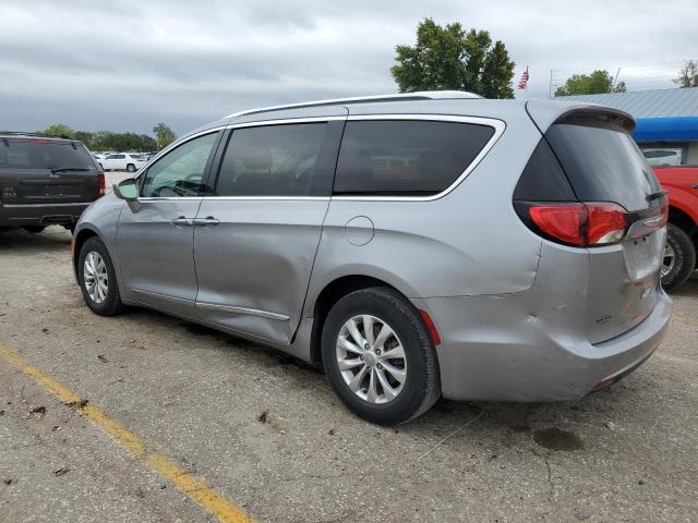 2C4RC1BG1JR149197 - 2018 CHRYSLER PACIFICA TOURING L SILVER photo 2