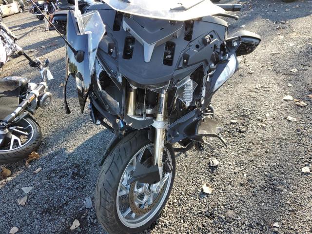 WB10A1301GZ194264 - 2016 BMW R1200 RT SILVER photo 9