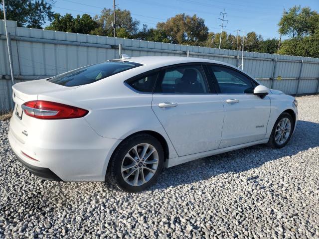 3FA6P0LU0KR261822 - 2019 FORD FUSION SE Blanc photo 3