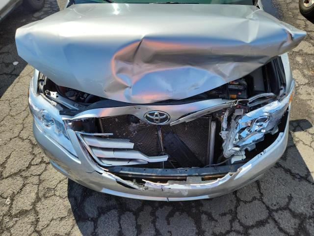 4T4BF3EK1BR170559 - 2011 TOYOTA CAMRY BASE SILVER photo 11