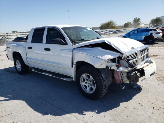 1D7HW58N35S103901 - 2005 DODGE DAKOTA QUAD LARAMIE WHITE photo 4