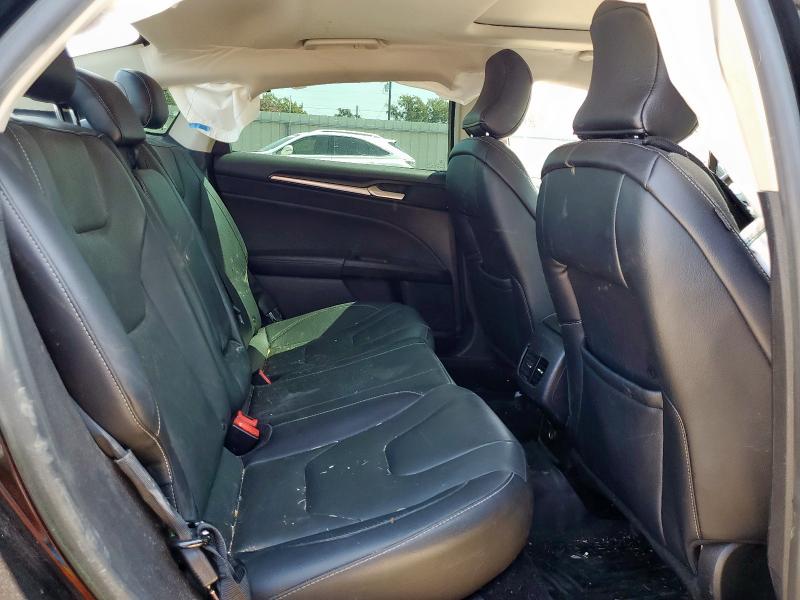 3FA6P0RU9KR265777 - 2019 FORD FUSION TITANIUM أسود صورة 10