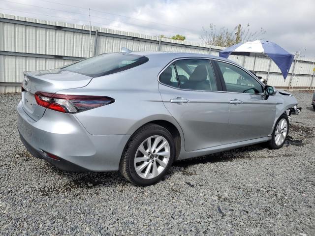 4T1C11AK2PU181438 - 2023 TOYOTA CAMRY LE ვერცხლისფერი ფოტო 3