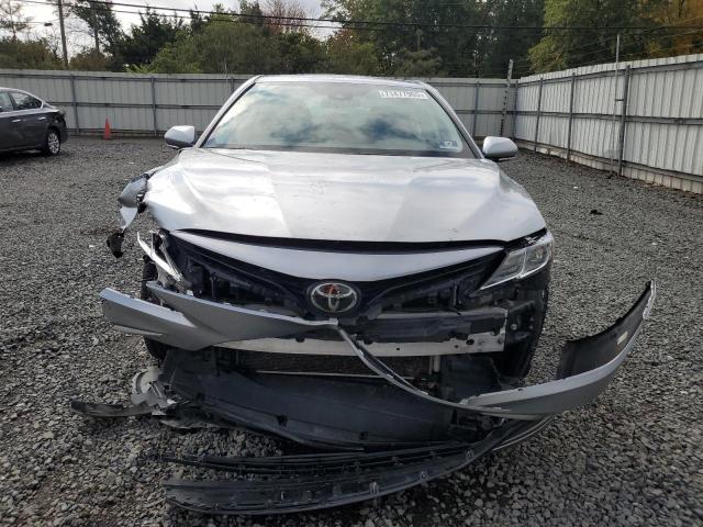 4T1C11AK2PU181438 - 2023 TOYOTA CAMRY LE ვერცხლისფერი ფოტო 5