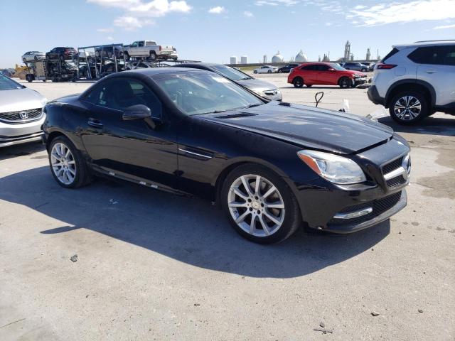 WDDPK3JA3GF123886 - 2016 MERCEDES-BENZ SLK 300 BLACK photo 4