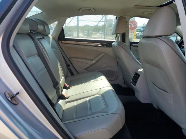 1VWGT7A30HC001325 - 2017 VOLKSWAGEN PASSAT SE SILVER photo 10