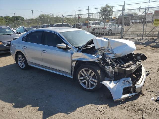 1VWGT7A30HC001325 - 2017 VOLKSWAGEN PASSAT SE SILVER photo 4