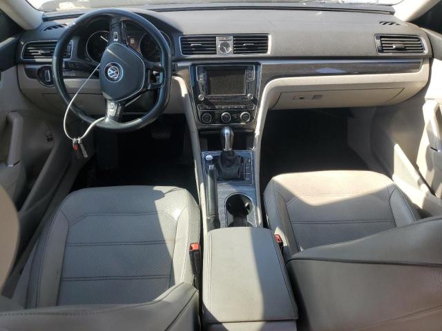 1VWGT7A30HC001325 - 2017 VOLKSWAGEN PASSAT SE SILVER photo 8