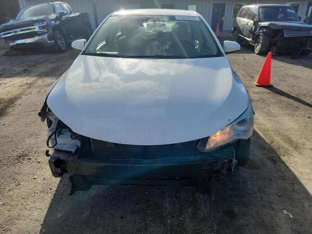 4T1BF1FK2FU986280 - 2015 TOYOTA CAMRY LE WHITE photo 5