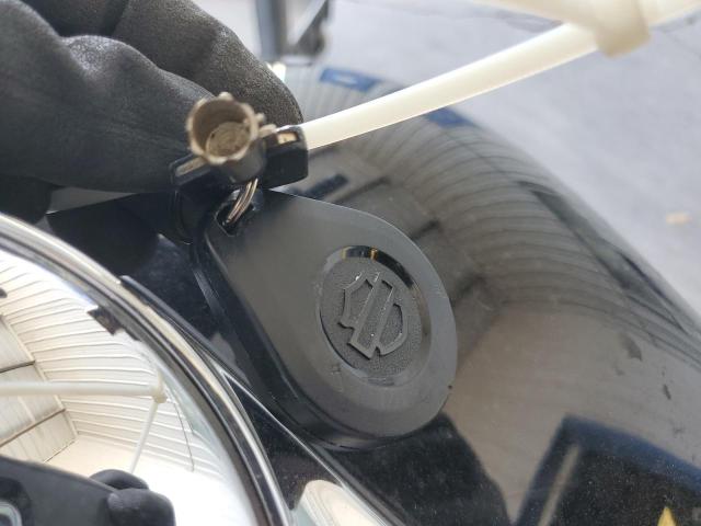 1HD1KBC18KB684574 - 2019 HARLEY-DAVIDSON FLHX BLACK photo 8