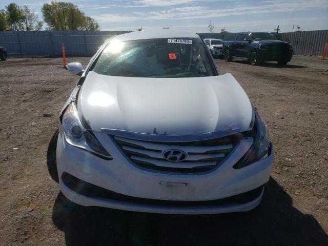 5NPEB4AC9EH931025 - 2014 HYUNDAI SONATA GLS WHITE photo 5