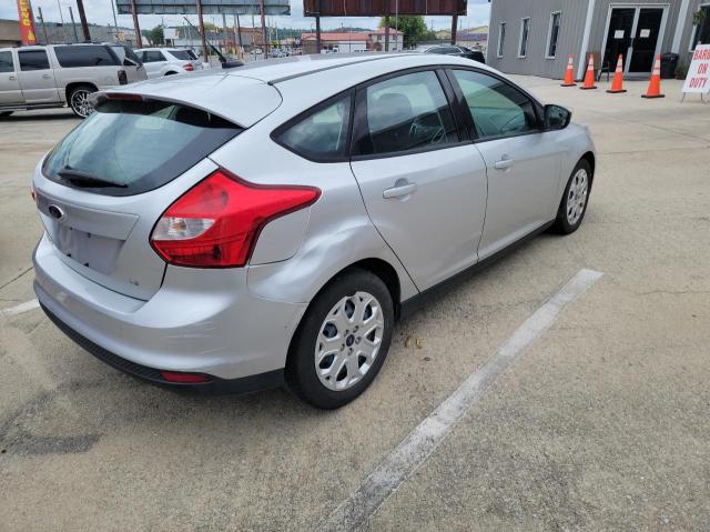 1FAHP3K24CL461046 - 2012 FORD FOCUS SE SILVER photo 4