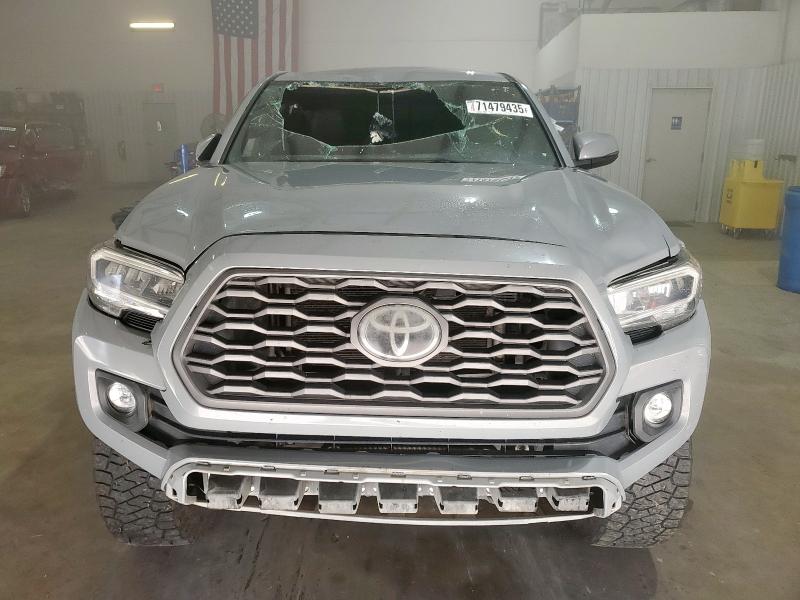 5TFCZ5AN0MX254623 - 2021 TOYOTA TACOMA DOUBLE CAB 灰色 照片 5