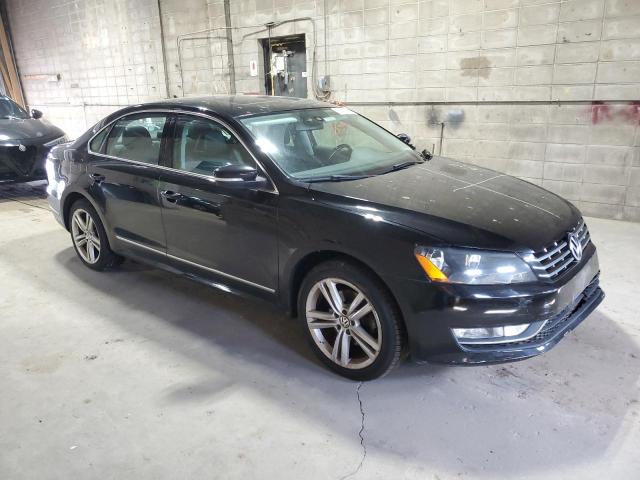 1VWCM7A37EC072500 - 2014 VOLKSWAGEN PASSAT SEL Schwarz Foto 4