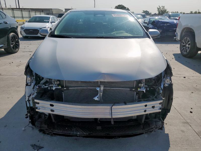 5YFB4MDE4SP298314 - 2025 TOYOTA COROLLA LE ვერცხლისფერი ფოტო 5