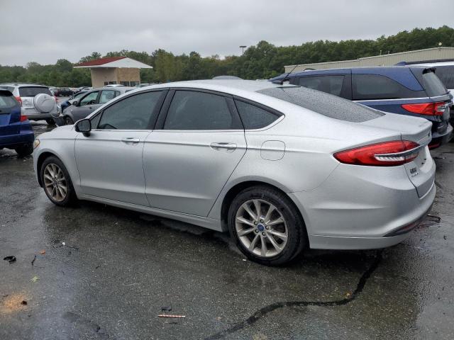 3FA6P0H79HR169538 - 2017 FORD FUSION SE SILVER photo 2