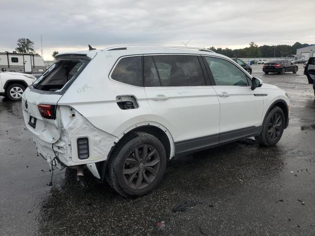 3VV3B7AX9PM029744 - 2023 VOLKSWAGEN TIGUAN SE WHITE photo 3