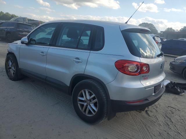 WVGAV7AX3BW558740 - 2011 VOLKSWAGEN TIGUAN S Gümüş foto 2