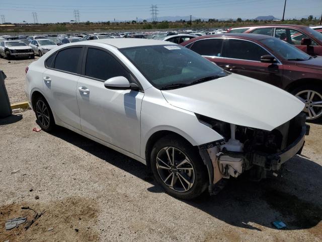 3KPF24AD0PE692369 - 2023 KIA FORTE LX WHITE photo 4