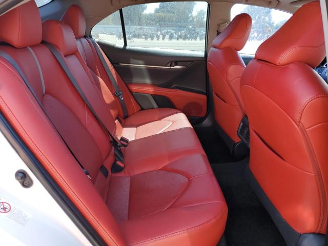 4T1BZ1HK7JU010492 - 2018 TOYOTA CAMRY XSE WHITE photo 10