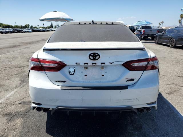 4T1BZ1HK7JU010492 - 2018 TOYOTA CAMRY XSE WHITE photo 6
