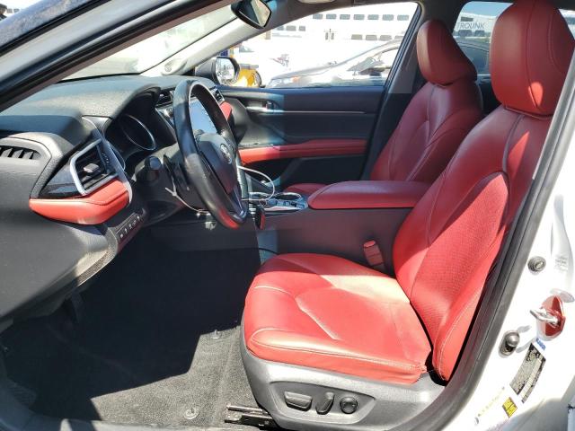 4T1BZ1HK7JU010492 - 2018 TOYOTA CAMRY XSE WHITE photo 7