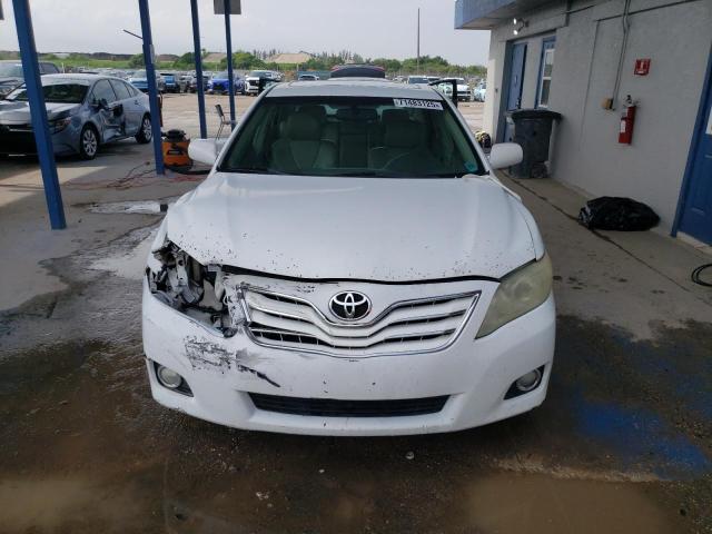 4T1BF3EK3AU537602 - 2010 TOYOTA CAMRY BASE WHITE photo 5