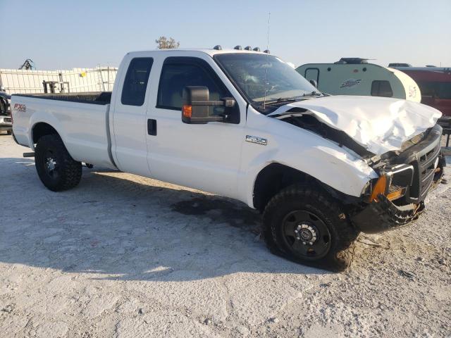 1FTSX21585EC33290 - 2005 FORD F250 SUPER DUTY WHITE photo 4