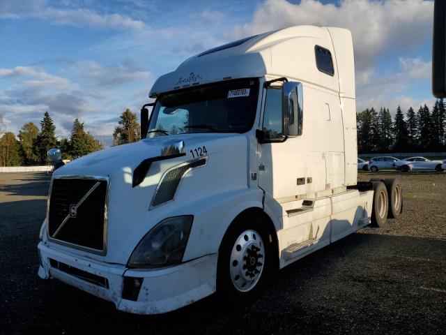 4V4NC9EJ9AN283509 - 2010 VOLVO VN VNL WHITE photo 2