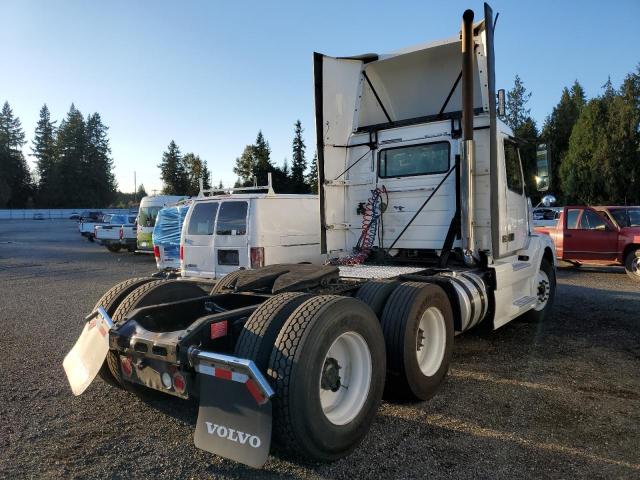 4V4NC9EGXCN555475 - 2012 VOLVO VN VNL WHITE photo 4