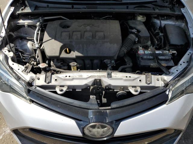 2T1BURHE0JC024873 - 2018 TOYOTA COROLLA L 银色 照片 11