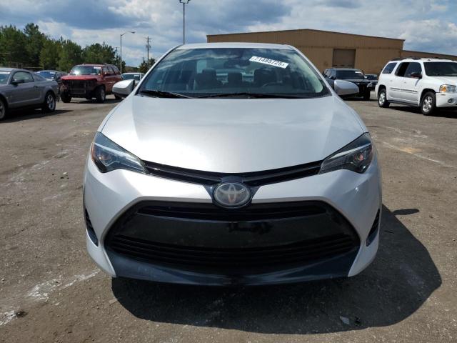 2T1BURHE0JC024873 - 2018 TOYOTA COROLLA L 银色 照片 5