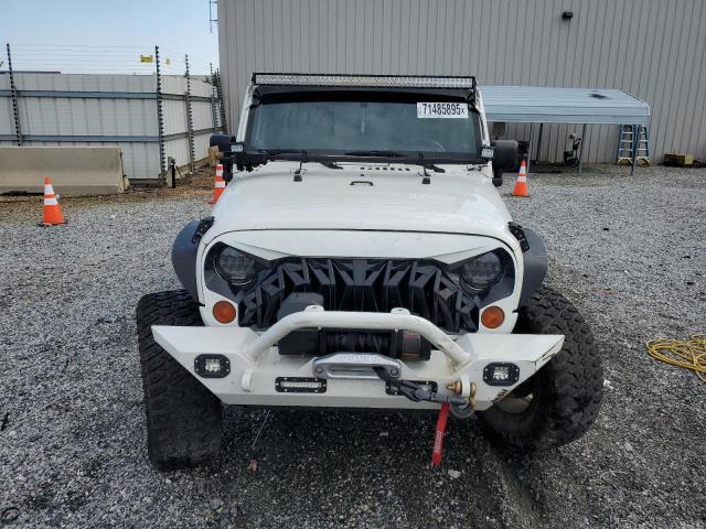 1J4BA5H14AL186457 - 2010 JEEP WRANGLER U SAHARA თეთრი ფოტო 5