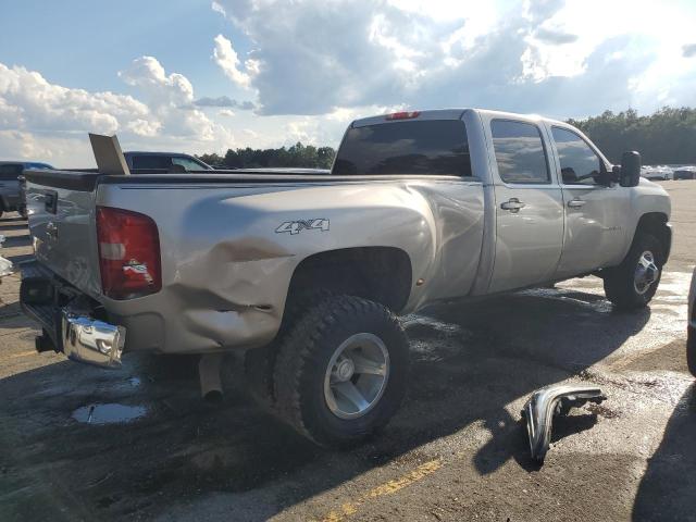 1GCJK33608F111611 - 2008 CHEVROLET SILVERADO K3500 SILVER photo 3