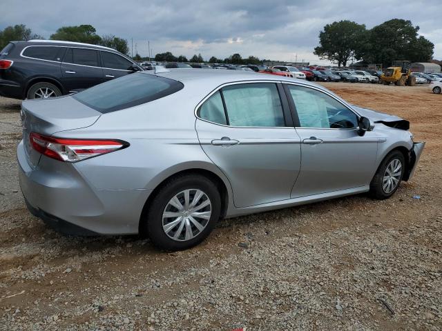 4T1B31HK5JU002280 - 2018 TOYOTA CAMRY LE SILVER photo 3