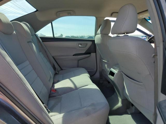 4T1BF1FK8HU636526 - 2017 TOYOTA CAMRY LE GRAY photo 10