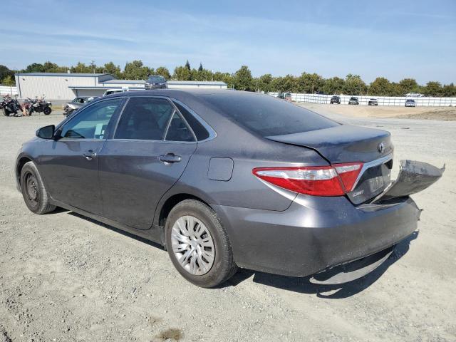 4T1BF1FK8HU636526 - 2017 TOYOTA CAMRY LE GRAY photo 2
