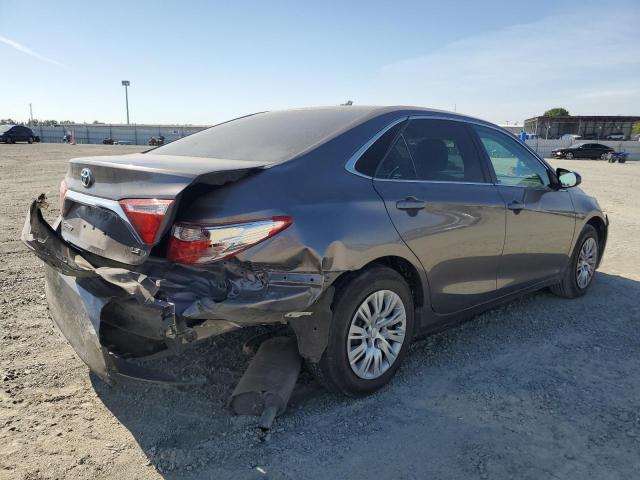 4T1BF1FK8HU636526 - 2017 TOYOTA CAMRY LE GRAY photo 3