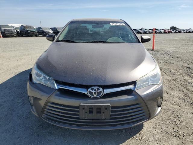 4T1BF1FK8HU636526 - 2017 TOYOTA CAMRY LE GRAY photo 5