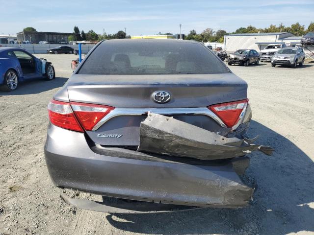 4T1BF1FK8HU636526 - 2017 TOYOTA CAMRY LE GRAY photo 6