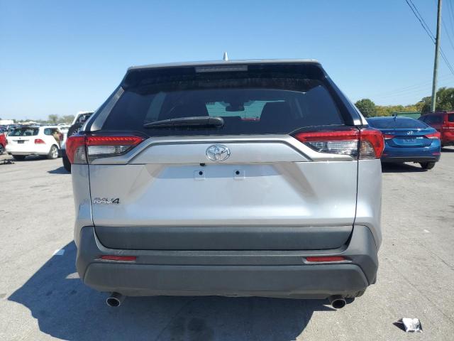 2T3H1RFV4NC194110 - 2022 TOYOTA RAV4 LE SILVER photo 6