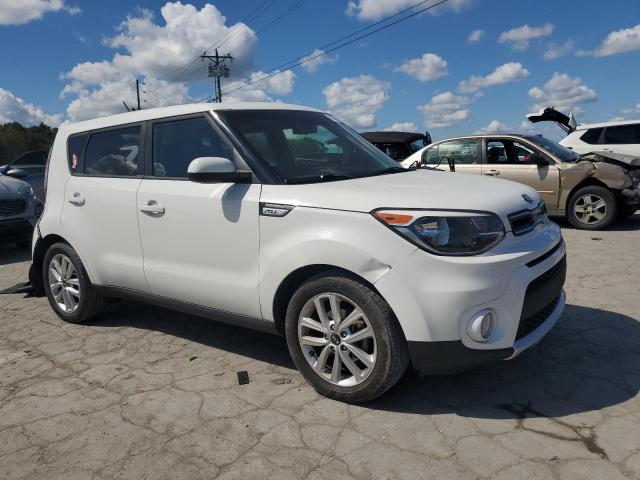 KNDJP3A55J7626941 - 2018 KIA SOUL + WHITE photo 4