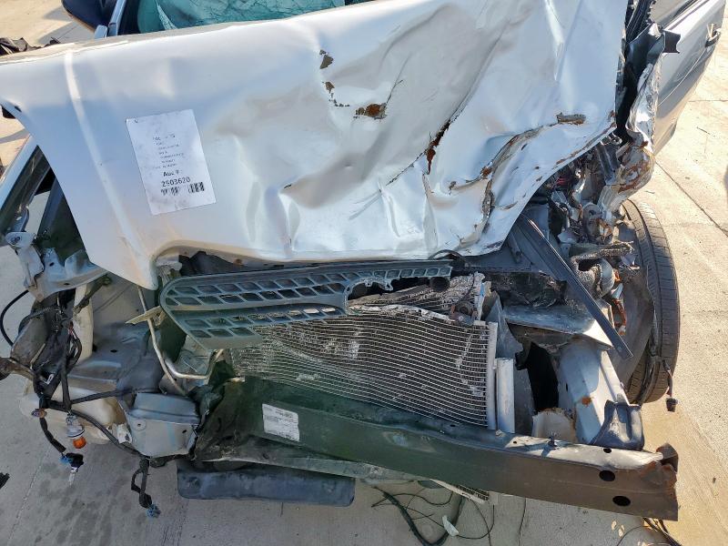 2T1KR32EX5C418863 - 2005 TOYOTA COROLLA MATRIX XR SILVER photo 12