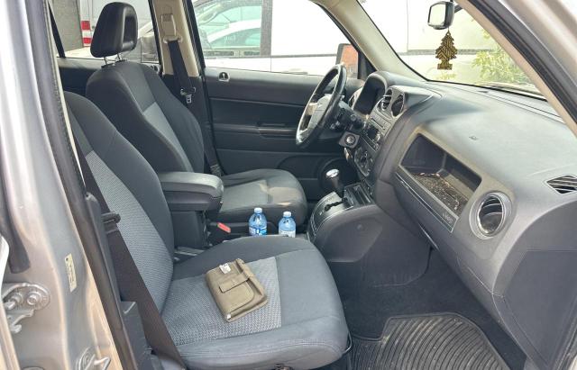 1J8FT28B39D203658 - 2009 JEEP PATRIOT SPORT SILVER photo 5